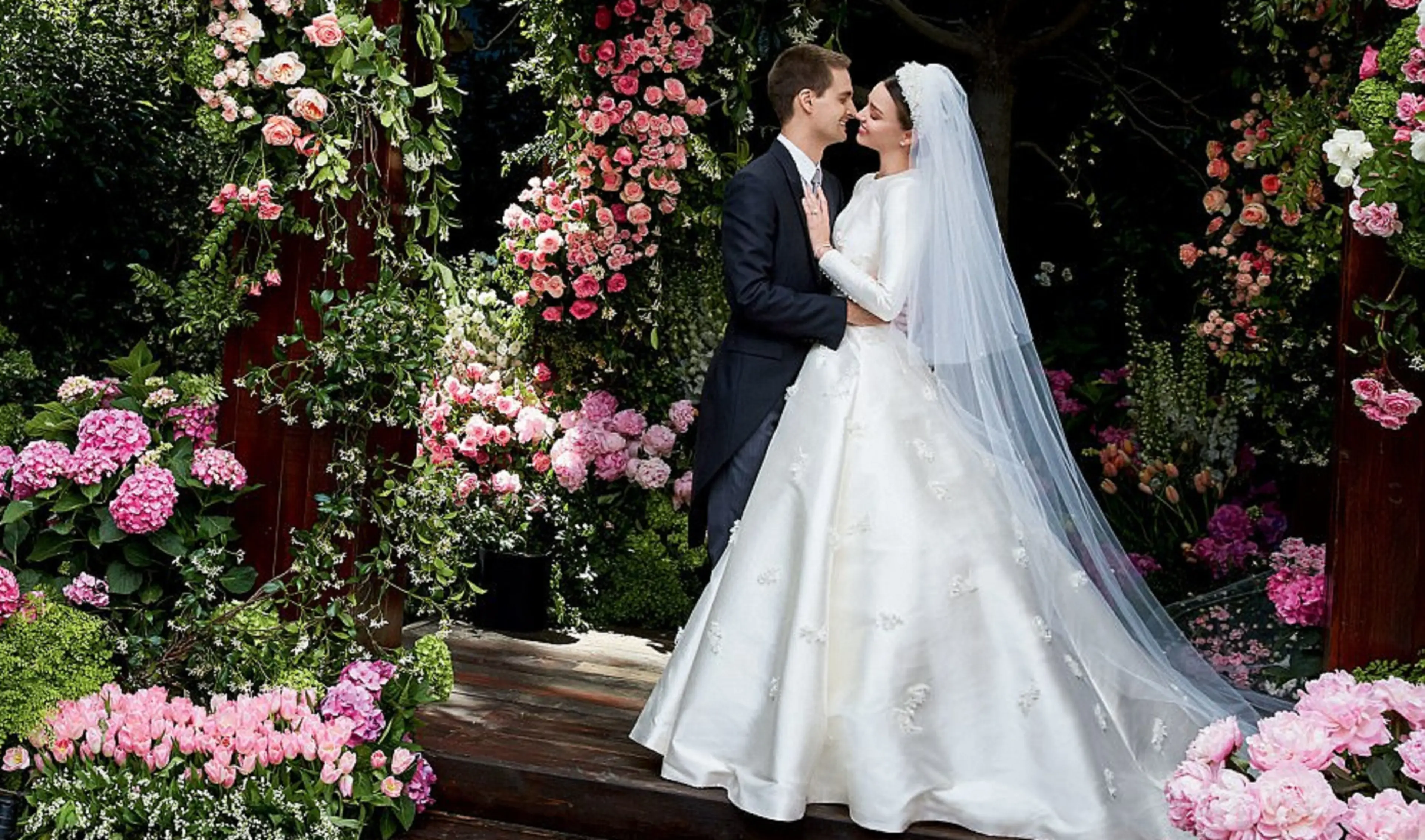 Pernikahan Miranda Kerr melepas status janda setelah dinikahi Bos Snapchat, Evan Spigel, Mei 2017 (Vogue/Dailymail)