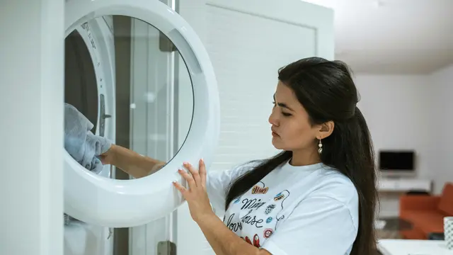 Gunakan Air Hangat untuk Mencuci