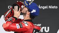 Francesco Bagnaia meraih juara di MotoGP Spanyol meski sempat tercecer di posisi ketiga. Pelan-pelan, dia salip duo KTM Brad Binder dan Jack Miller (AFP)