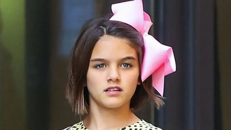 Gaya Andalan Suri Cruise putri Tom Cruise