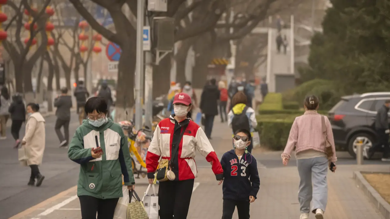 Potret Kota Beijing Diselimuti Badai Debu
