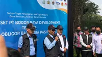 Menteri Koordinator Bidang Politik, Hukum dan Keamanan Mahfud MD, dalam penyitaan aset PT Bogor Raya Development, di Klub Golf Bogor, Rabu (22/6/2022).