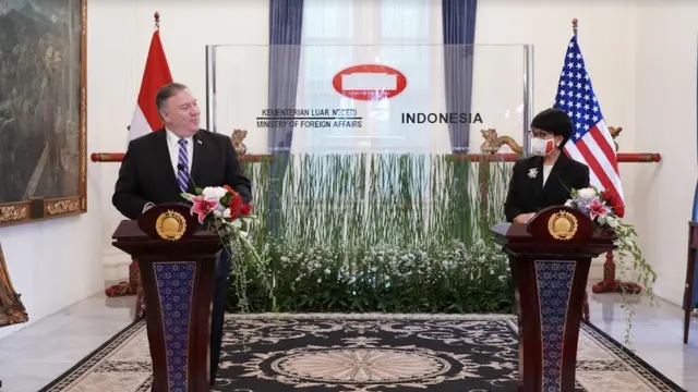 Menlu RI Retno Marsudi dan Menlu AS Mike Pompeo dalam press briefing pada 29 Oktober 2020. (Photo credit: Kementerian Luar Negeri RI)