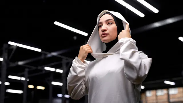 perempuan hijab kuat olahraga