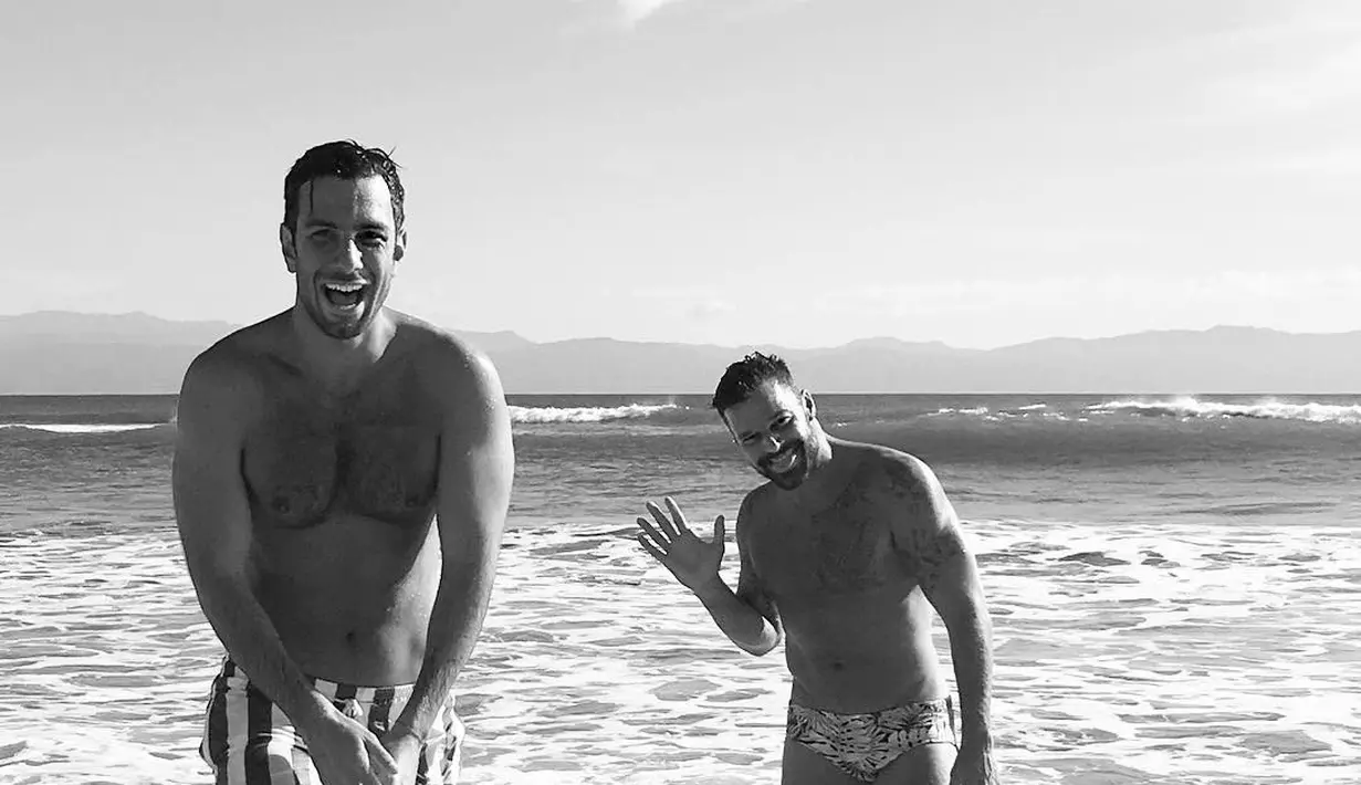 Martin (51) dan Yosef (38) pertama kali terhubung dengan Instagram pada 2015 dan mulai berkencan enam bulan kemudian setelah bertemu langsung di London. (FOTO: instagram.com/jwanyosef/)