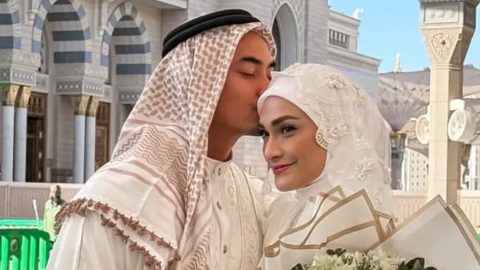 Putri Zulhas dan Zumi Zola resmi menikah di Arab Saudi