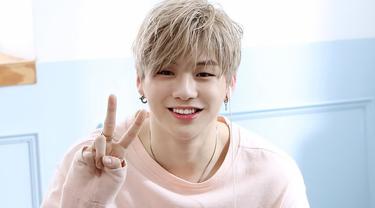Aksi Kang Daniel Di Mv Davichi Days Without You News Entertainment Fimela Com Meomusdaemyeo waenyago mureoboryeoda geumandugiro hae ije wa mwoga jungyohagessni ibyeorui iyu ttawi dallaj. aksi kang daniel di mv davichi days