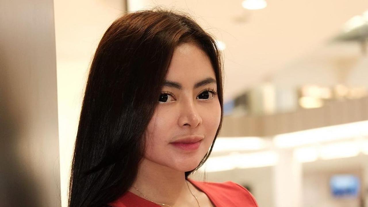 Vitalia Shesya (https://www.instagram.com/p/B7sfmpslC5x/)