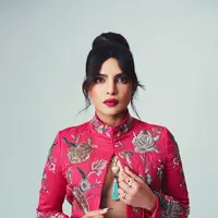 Tampilan elegan Priyanka chopra di BAFTA 2021. (Foto: @bypip)