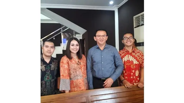 Pamer Baby Bump,6 Potret Terbaru Puput Nastiti Istri Ahok