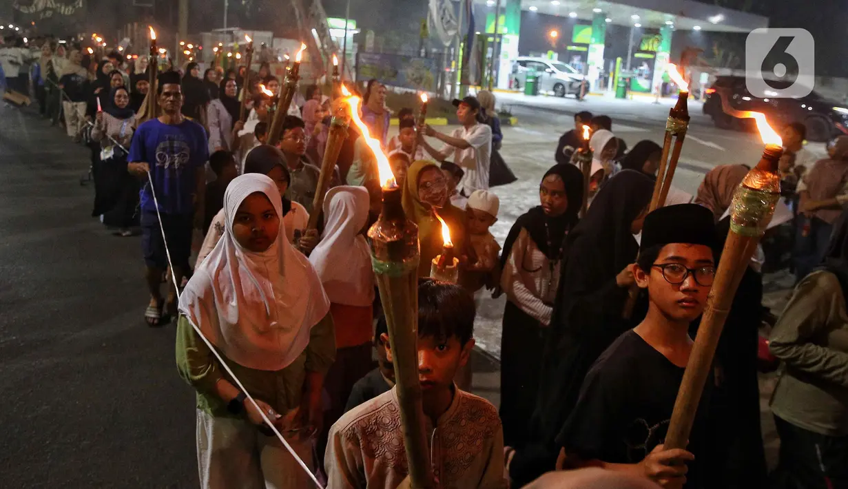 Pawai obor tersebut dilakukan untuk menyambut datangnya bulan suci Ramadan 1446 H/2025 M. (Liputan6.com/Angga Yuniar)