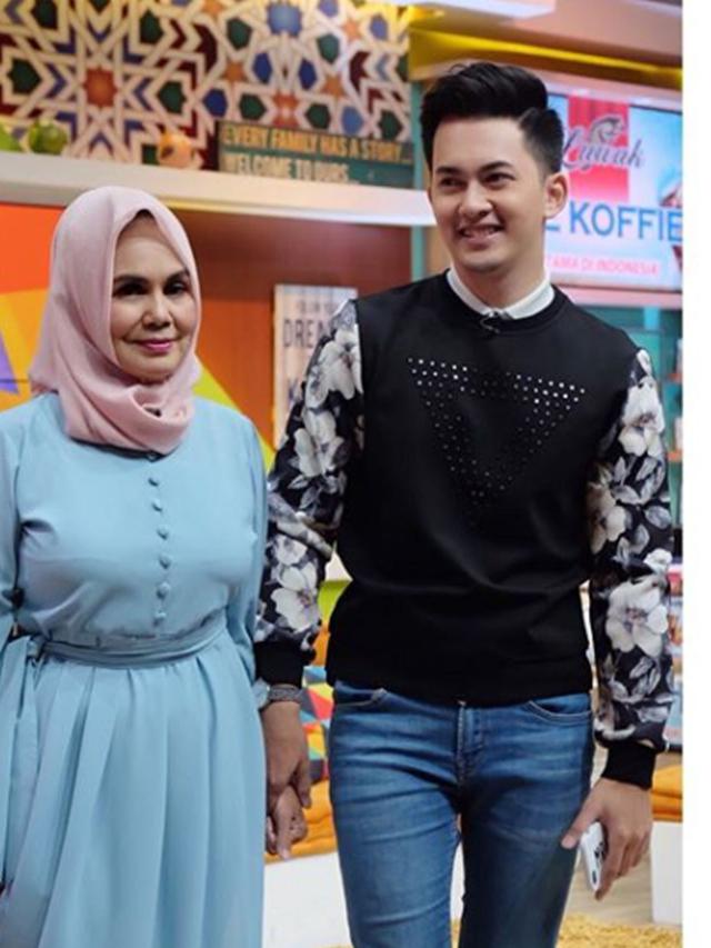 Penyakit Kanker Usus Ibunda Kiki Farrel Kembali Muncul Showbiz Liputan6 Com