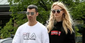 Sophie Turner dan Joe Jonas kembali menjadi perbincangan publik. Setelah kabar mengenai pertunangannya pada 15 Oktober 2017 lalu, kini dikabarkan bahwa keduanya akan segera menikah di waktu yang dekat. (Doc. Enews)