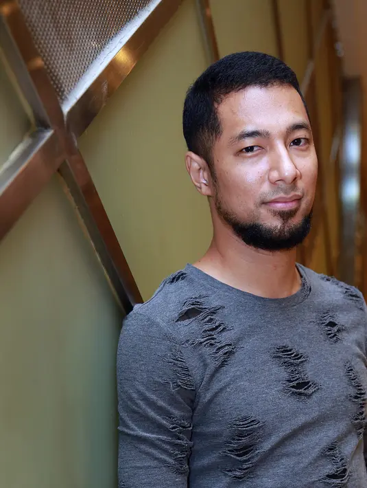 "Pahlawan kita sudah membentuk negara kita seperti ini dengan konsep yang bagus. Kita sudah lupa nih, karena sosial media, globalisasi, kita jadi lupa semua." tutur pelantun ‘Candu Asmara’ ini. (Deki Prayoga/Bintang.com)