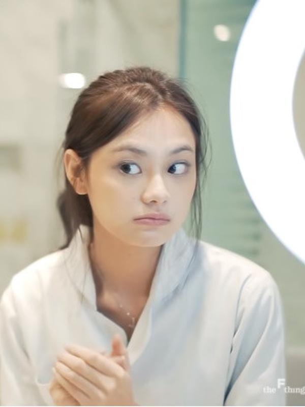 Gege Elisa tanpa makeup (Sumber: YouTube/The F Thing)