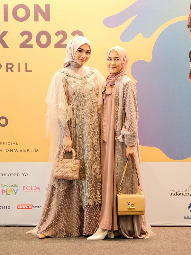 6 Potret Citra Kirana saat Tampil di Indonesia Fashion Week 2022, Menawan