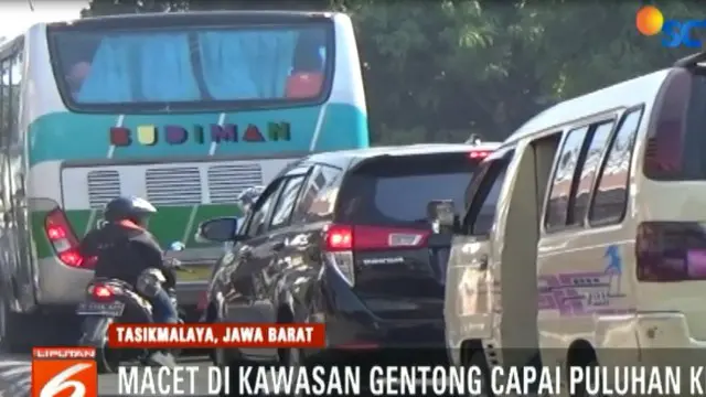 Siang tadi tadi, arus kendaraan yang menuju ke arah Bandung dan Jakarta, sudah terjebak kemacetan.