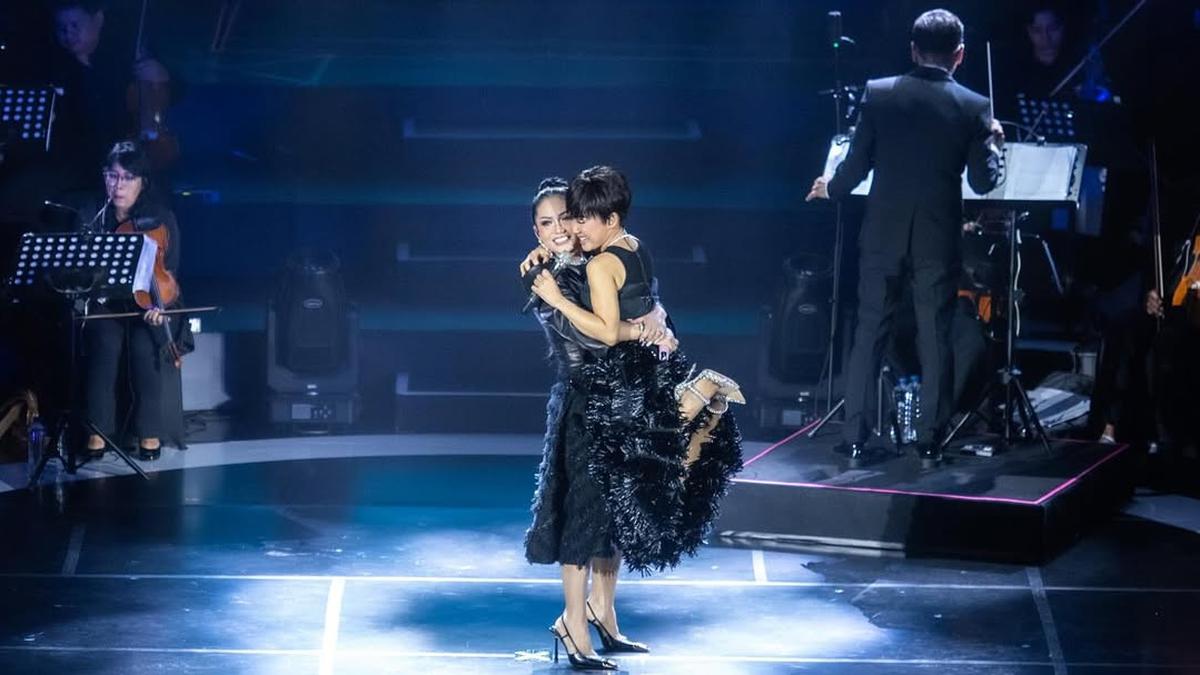 Potret Kompak Yuni Shara dan Krisdayanti Nyanyi 1 Panggung, Momen Perdana Duet Kakak-Adik