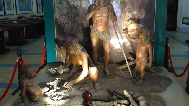 ilustrasi manusia purba di Museum Sejarah Vietnam di Kota Saigon (Liputan6.com/Luqman Rimadi)