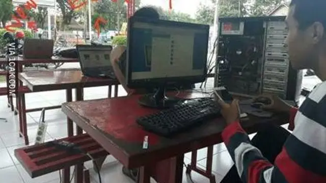 Potret Lucu saat Bikin Tugas di Tempat Nyeleneh Ini Bikin Geleng-Geleng