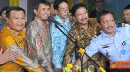 Citizen6, Sumatera Utara: Bersama para pejabat daerah Kabupaten Tapanuli Tengah, Sumatera Utara, Dirjen Perikanan Tangkap, Heryanto Marwoto menekan tombol pemancang Pengembangan PPN Sibolga. (Pengirim: Efrimal Bahri).