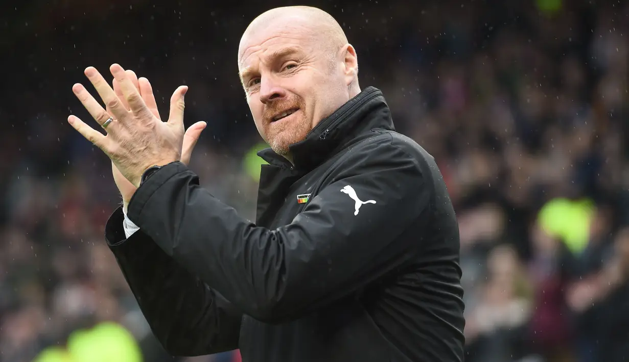 Pelatih Burnley, Sean Dyche lahir di Kettering, Northamptonshire, Inggris 28 Juni 1971. Sean melakukan debut di Premier League pada 18 August 2014 saat melawan Chelsea. (AFP/Paul Ellis)