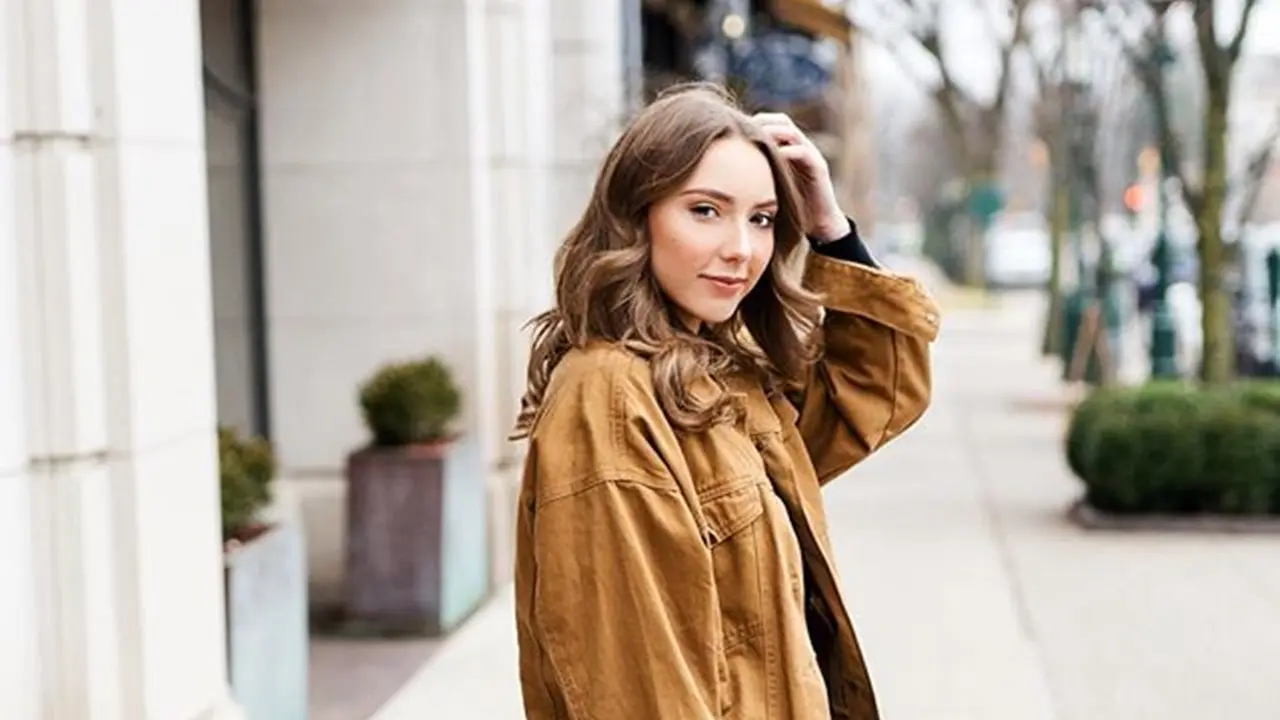 FOTO: Cantiknya Putri Eminem, Hailie Scott yang Miliki Perut Six Pack
