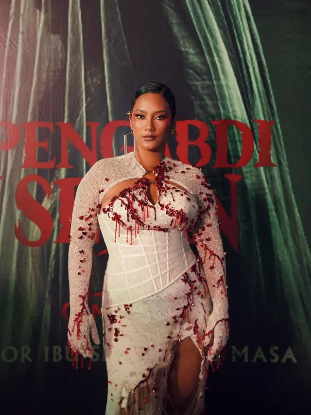 6 Potret Detail Makeup dan Penampilan Tara Basro di Gala Premiere Pengabdi Setan 2