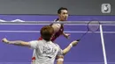 Di set kedua, Jonatan Christie tampil berbeda. (Liputan6.com/Herman Zakharia)