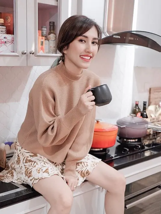 Sebagai seorang model maupun selebriti, penampilan Louise Anastasya memang seperti tidak pernah barubah. Pesona kecantikannya tidak pernah luntur maupun menua seperti usia 20-an. Padahal saat ini ia sudah memasuki usia 37 tahun. (Liputan6.com/IG/louiseans)