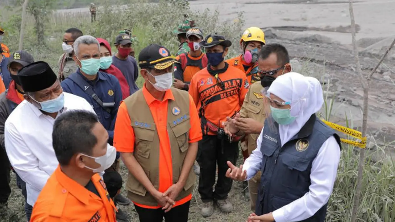 Kepala BNPB Doni Monardo meninjau lokasi terdampak guguran lahar Gunung Semeru, Lumajang, Jawa Timur pada Kamis, (3/12/2020). (Foto: Dok BNPB)