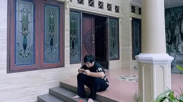 Inul Daratista di kediamannya di kampung halaman (Instagram/inul.d)