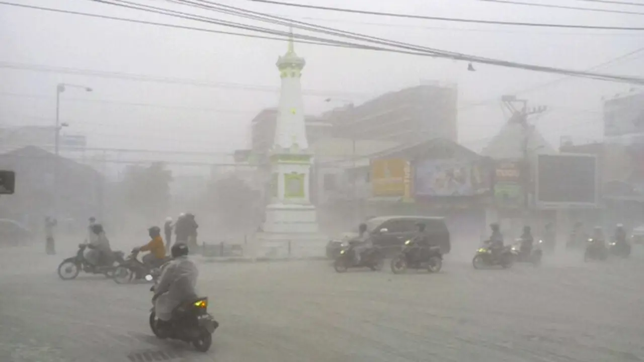 14022014-kelud-jogja-tugu.jpg