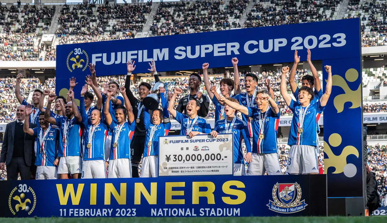 Musim lalu, Yokohama F. Marinos dan Kawasaki Frontale bersaing ketat untuk menjadi juara Meiji
Yasuda J1 League hingga pekan terakhir. Marinos kemudian keluar sebagai juara, unggul dua poin atas Frontale dan mengakhiri rentetan dua kali juara milik rivalnya tersebut. (AFP/Yuichi Yamazaki)