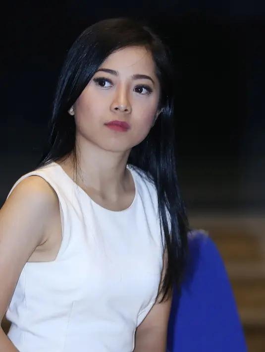 "Aku lagi mau promo single, judulnya Dalam Hati Saja. Itu remake lagunya Warna. Rencananya tahun depan albumnya, semoga nanti ada lagu baru," kata Karina Salim di Kemendikbud, Senayan, Jakarta Pusat, Kamis 6 Agustus 2015. (Galih W. Satria/Bintang.com)