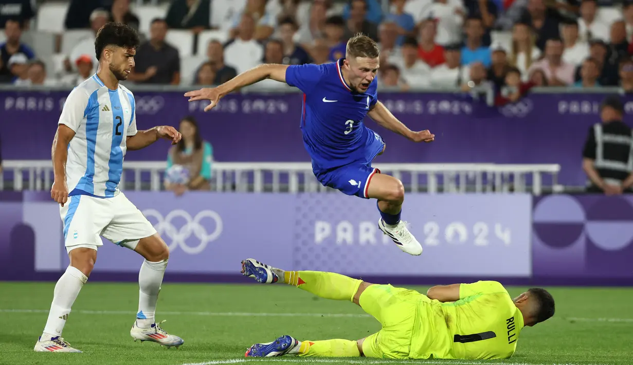 Argentina U-23 berusaha mengejar ketertinggalan 0-1 dari Prancis. (ROMAIN PERROCHEAU/AFP)