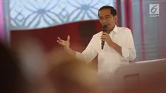 Capres nomor urut 01 Joko Widodo saat tanya jawab dalam debat keempat Pilpres 2019 yang diselenggarakan KPU di Hotel Shangri-La, Jakarta, Sabtu (30/3). Debat kali ini mengangkat tema tentang ideologi, pemerintahan, pertahanan dan keamanan, serta hubungan internasional. (Liputan6.com/JohanTallo)
