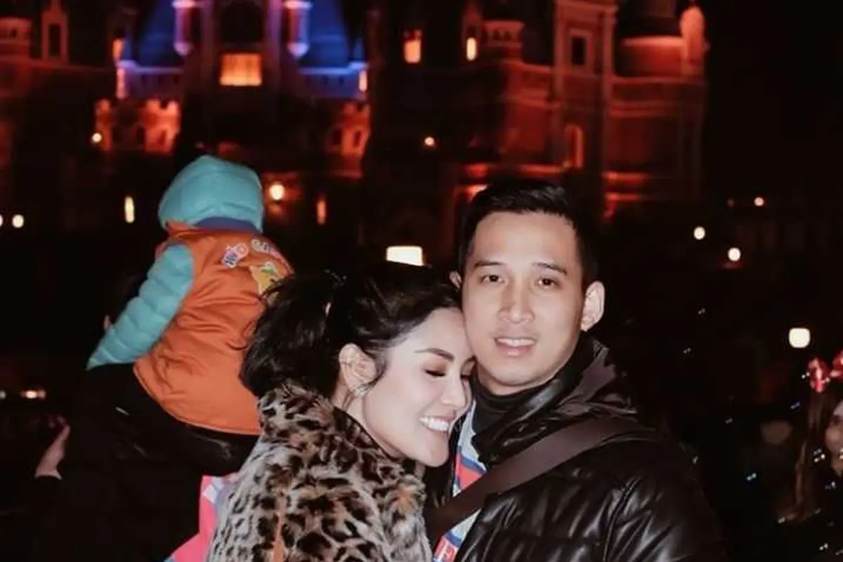 Gugat Cerai Suami, Ini 6 Potret Kenangan Nindy Ayunda dan Askara Harsono