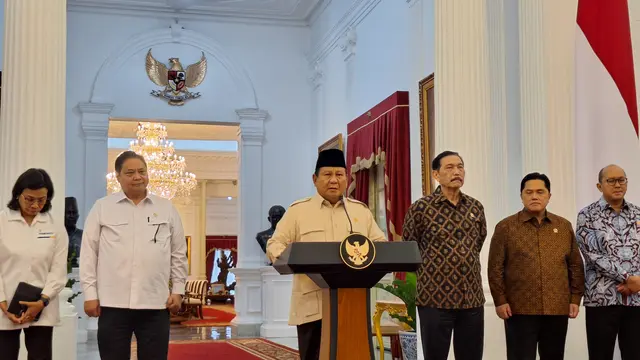 Presiden Prabowo Subianto saat konferensi pers di Istana Merdeka Jakarta, Senin (17/2/2025)