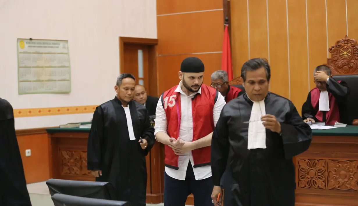 Dalam kesaksiannya Ridho, Cholidin menambahkan, kesaksian Ridho itu berharap hakim tuntutannya di peringan oleh hakim. Ridho bahkan mengaku stress dengan masalah yang sekarang ini dihadapinya. (Adrian Putra/Bintang.com)