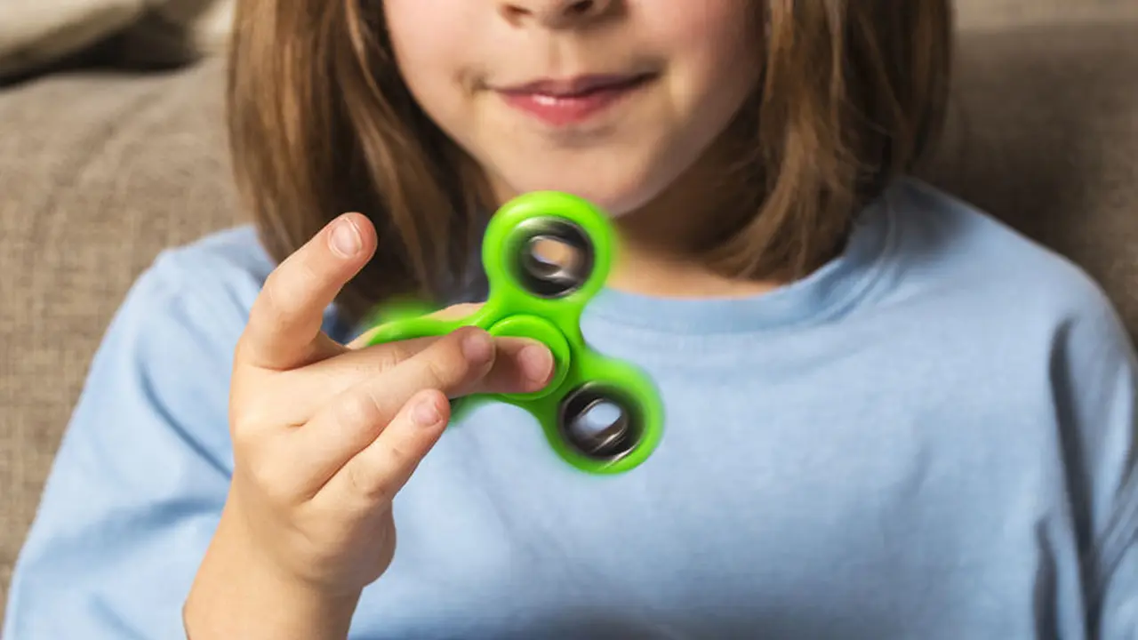 Bahaya di Balik Asyiknya Permainan Fidget Spinner