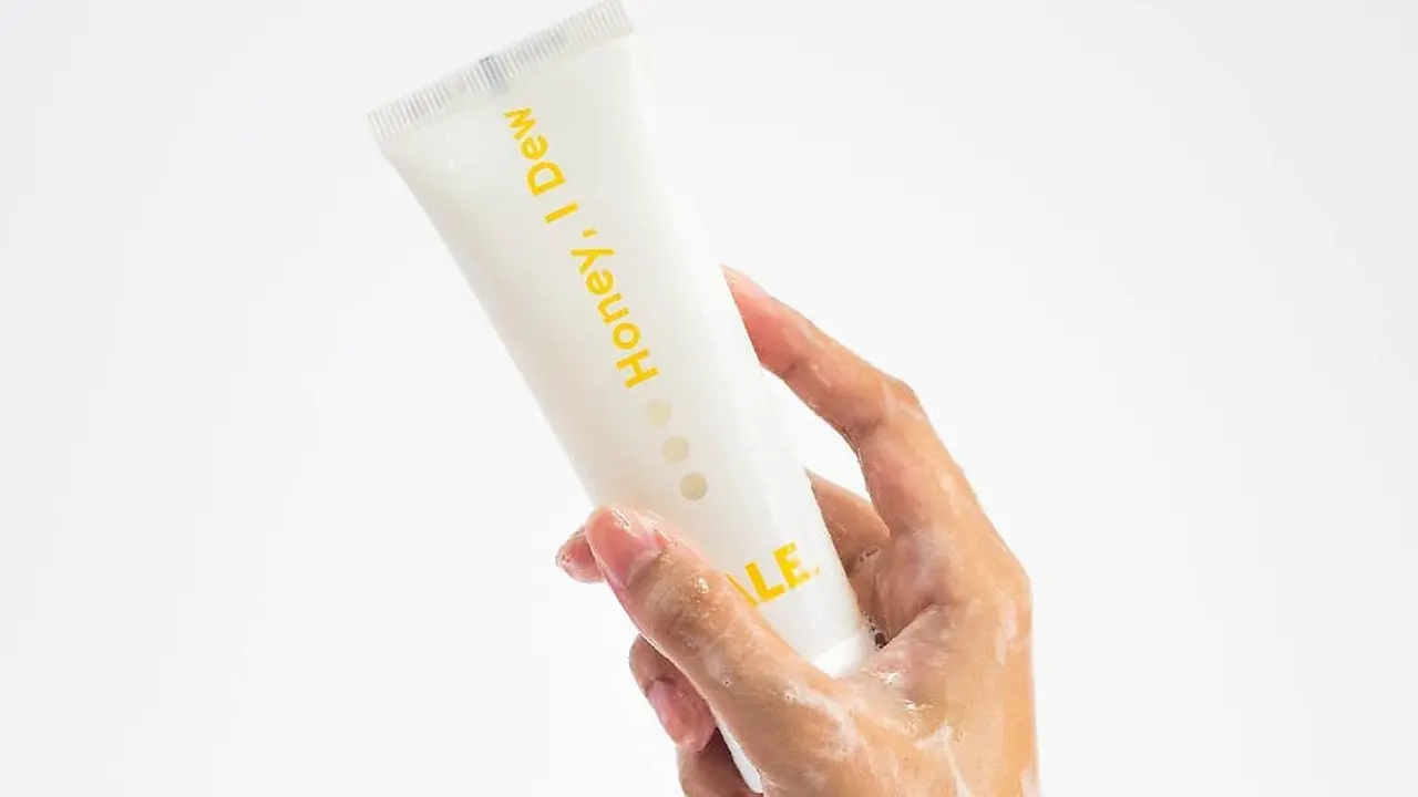 Gel cleanser HALE Honey, I Dew