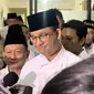 Mantan Gubernur DKI Jakarta Anies Baswedan usai menghadiri acara tasyakuran Harlah ke-26 PKB di Jakarta, Minggu (21/7/2024). (Liputan6.com/Delvira Hutabarat)