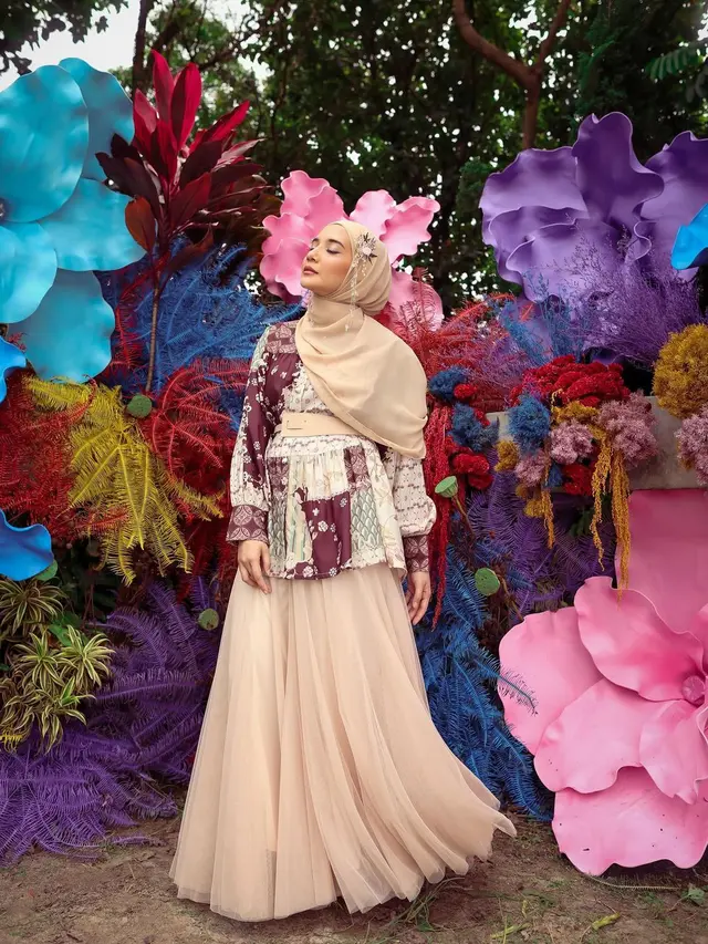 7 Gaya Hijab Simpel ala Zaskia Sungkar, Tetap Stylish dan Jadi Inspirasi