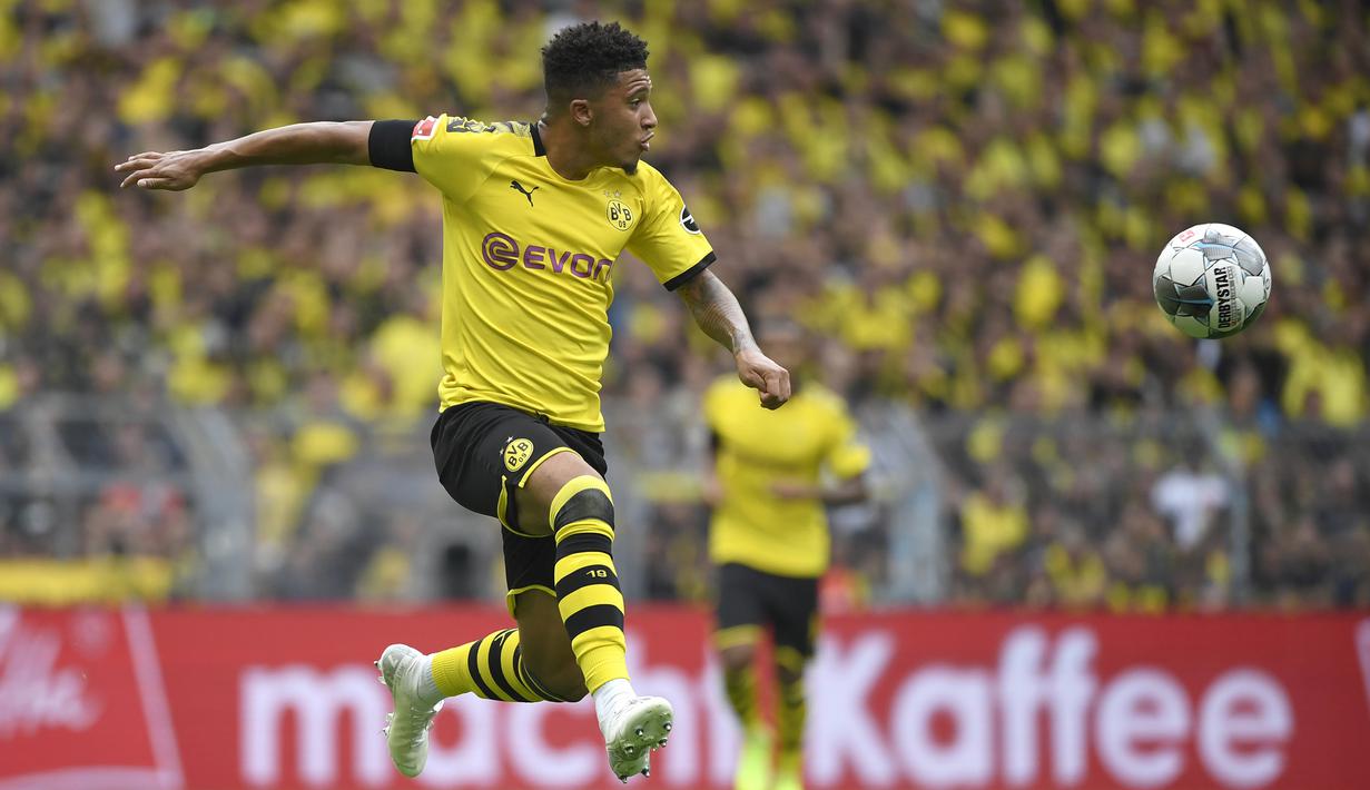5. Jadon Sancho (Borussia Dortmund) - Sancho bisa menjadi pemain sayap kanan Mancherster United, Sancho tercatat telah menyumbangkan 12 gol dan 13 assist untuk Dortmund sepanjang musim 2019-2020.(AFP/Ina Fassbender)