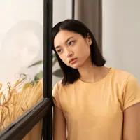 Ilustrasi seseorang dengan perasaan rendah diri/copyright&nbsp;freepik.com/freepik