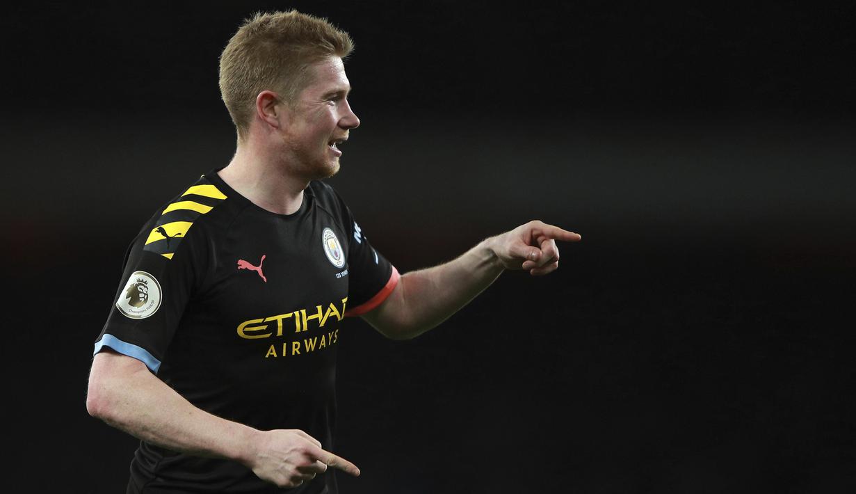 Gelandang Manchester City, Kevin De Bruyne berselebrasi usai mencetak gol ke gawang Arsenal pada pertandingan lanjutan Liga Inggris di di Stadion Emirates, London (15/12/2019). Dalam pertandingan ini, De Bruyne mencetak dua gol dan mengantar City menang telak 3-0 atas Arsenal. (AP Photo/Ian Walton)
