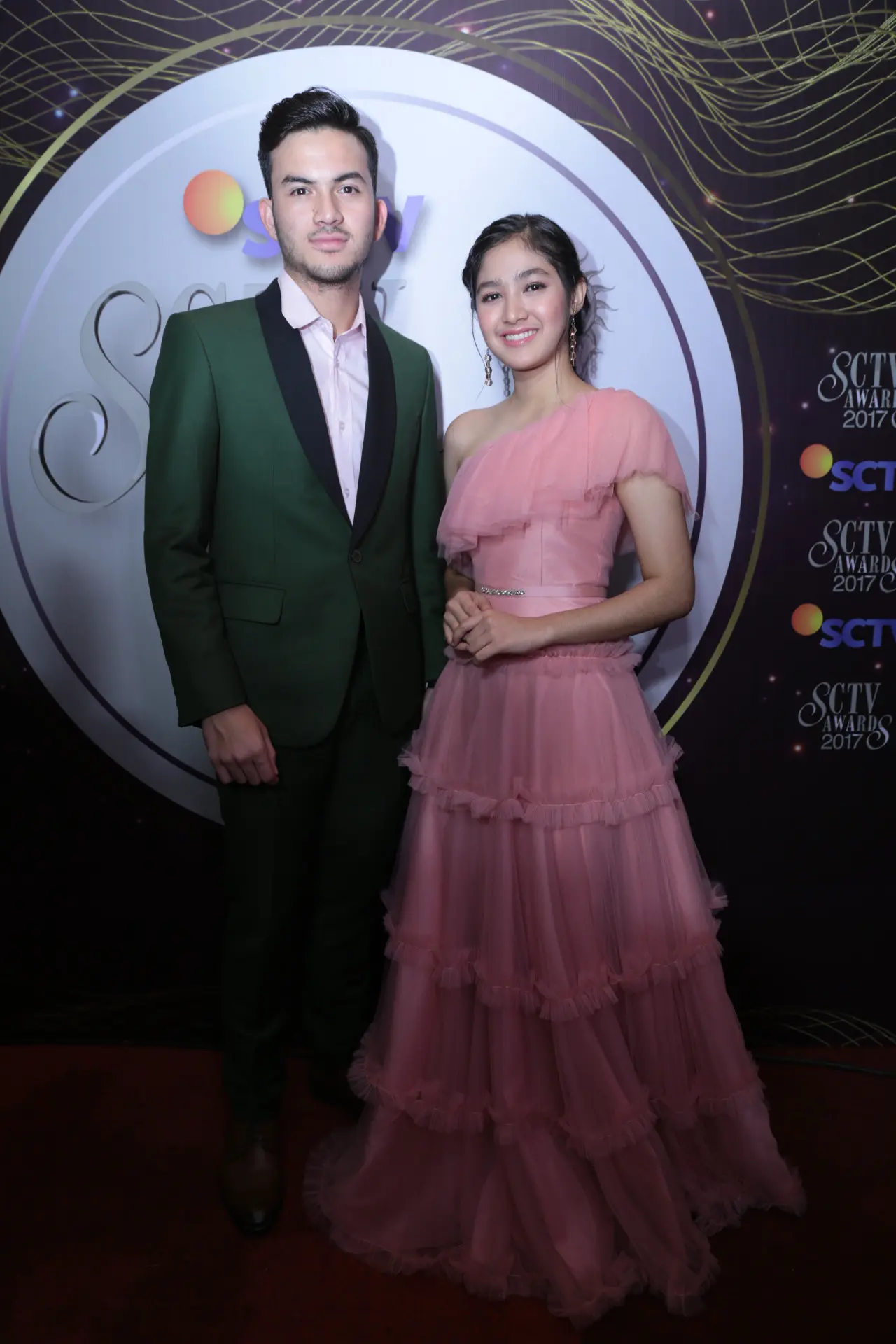  Cut Syifa - Rizky Nazar di SCTV Awards 2017 (Adrian Putra/bintang.com)