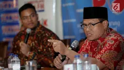 Sekjen Peradi, Sugeng Teguh Santoso memberikan paparan dalam diskusi polemik di Jakarta, Sabtu (15/7). Dalam kesempatan itu, Sugeng menilai bahwa pemerintah perlu bertindak tegas pasca-penerbitan Perppu No. 2 Tahun 2017. (Liputan6.com/Faizal Fanani)