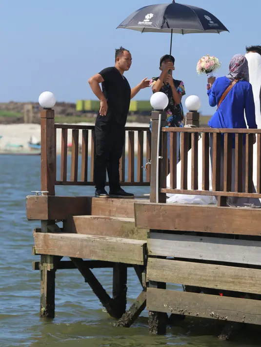 "Bayangan Conjuring yang mulai menusuk secara syahdu sudah tidak ada semuanya. Aku sudah buktikan tidak layak lagi wanita di dunia ini selain kamu yang aku persunting jadi istri," lanjut Vicky Prasetyo. (Nurwahyunan/Bintang.com)